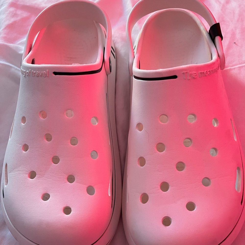 White clogs - Picture 2 of 4